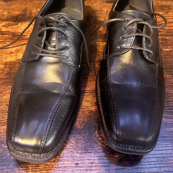 Shoes - Picture 2 of 9